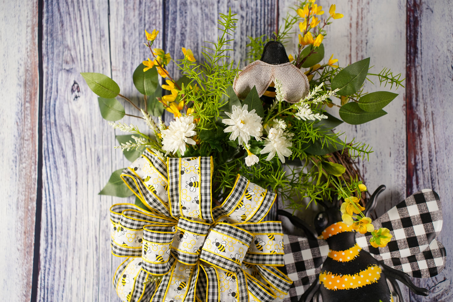 Busy Bee Medium Everyday Wreath