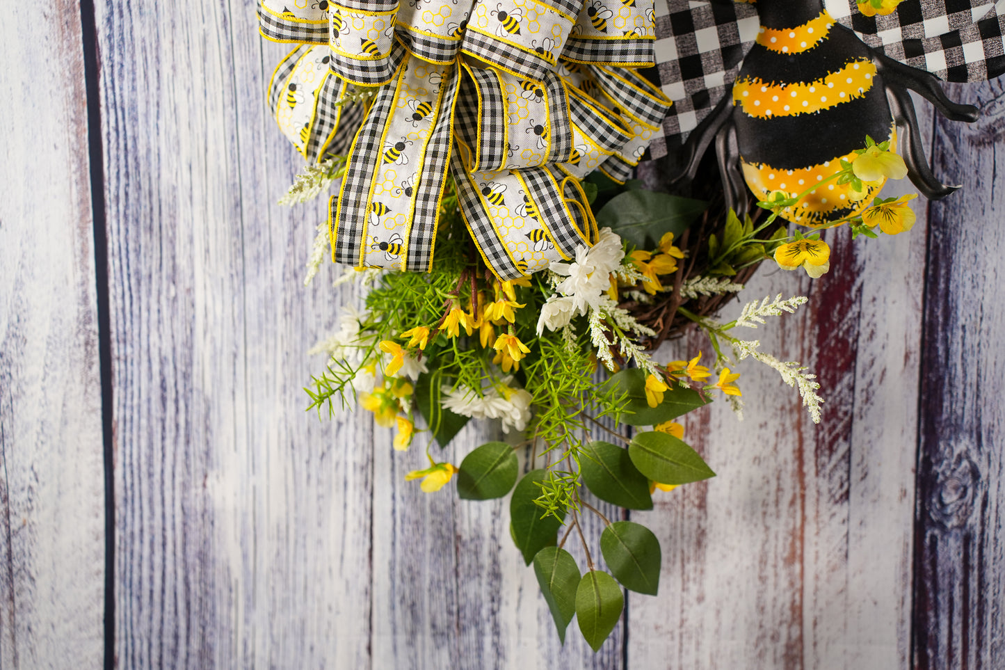 Busy Bee Medium Everyday Wreath